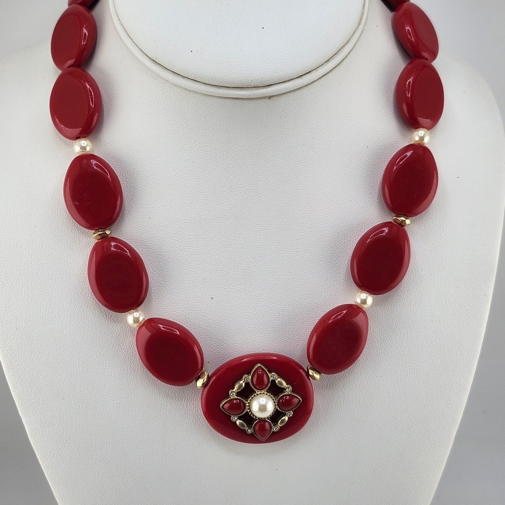 Avon Vintage Red Oval Bead Necklace with Pearl Accent‎ & Gold Tone Charm